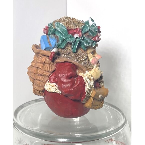 Vintage Crinkle Claus Holiday Figurine With Wreath & Basket Of Gifts - Picture 4 of 4